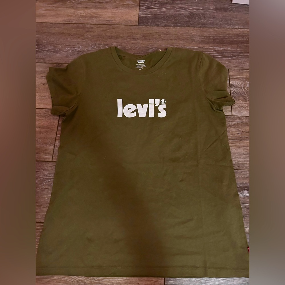 Levi’s t shirt